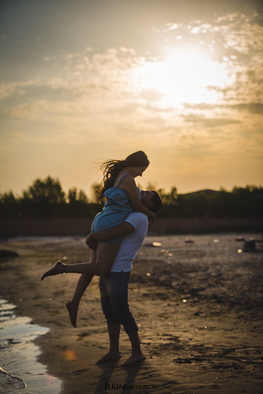 Is romantic love a temporary illusion? hugging couple beside seashore